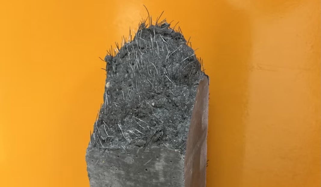 Một mẫu bê tông cốt sợi có hiệu suất nén cực cao.