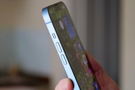 iPhone màn lớn rẻ bằng nửa iPhone 16 Pro Max nhưng hiệu năng không kém...