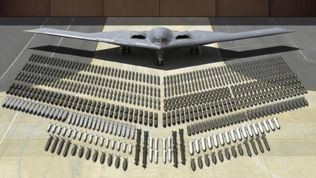 Máy bay ném bom B-21 có thể chứa 9,1 tấn bom, vũ khí. Ảnh: USAF