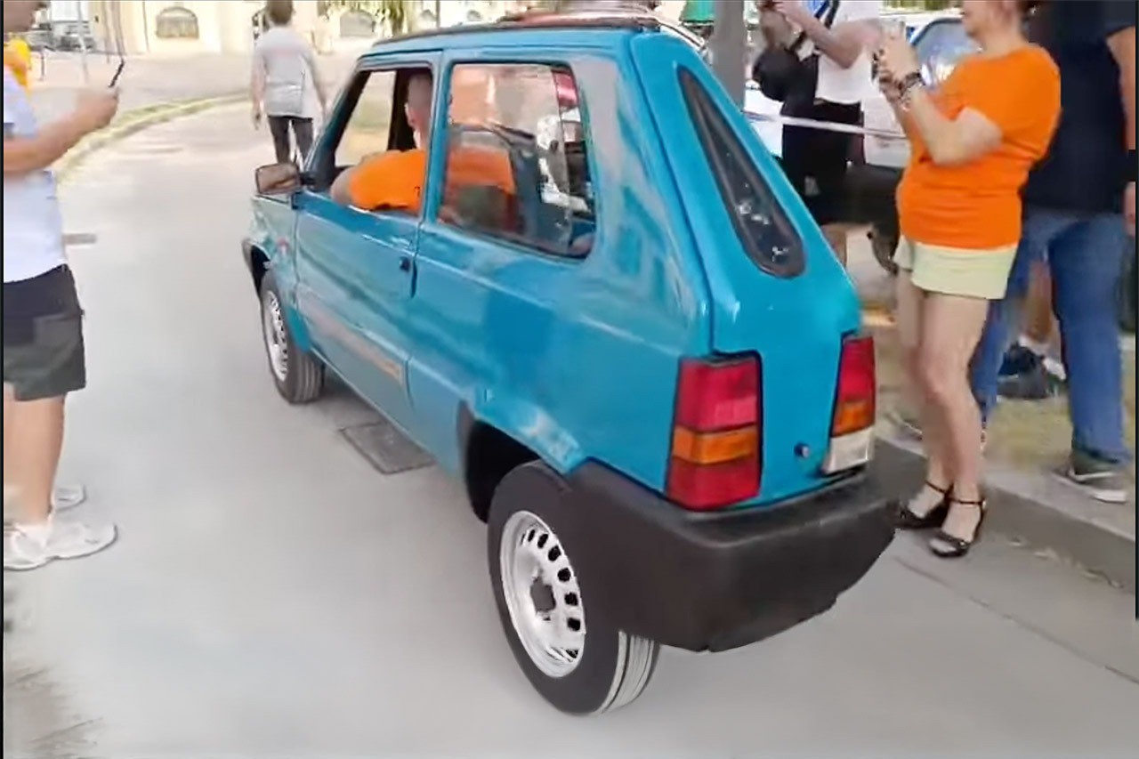 Chiếc xe Flat Fiat có chiều rộng chỉ 50 cm.