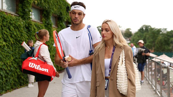 Taylor Fritz và bạn gái&nbsp;Morgan Riddle ở Wimbledon