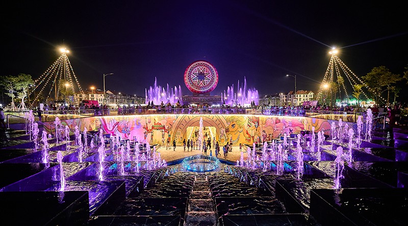 Hòa vào bữa tiệc âm thanh, ánh sáng với show nhạc nước dài bậc nhất Việt Nam - ảnh: Sun Group