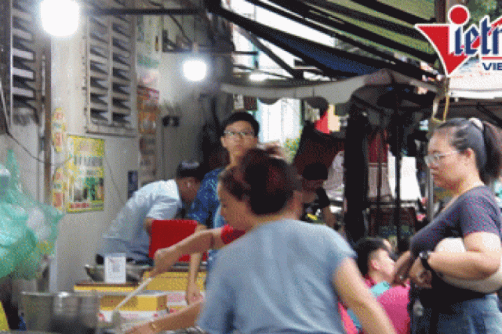 Quán chè mâm nửa thế kỷ ở TPHCM nườm nượp khách, bán gần 1.000 bát mỗi ngày