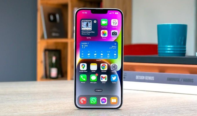 Màn hình của iPhone 14 Plus là tấm nền OLED&nbsp;Super Retina XDR.