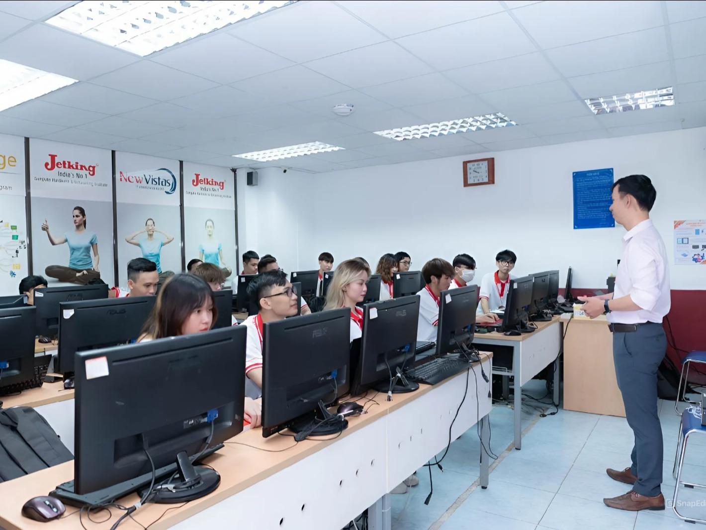 Môi trường học tập tại FPT Jetking được thiết kế bài bản với 70% thời gian thực hành cho sinh viên