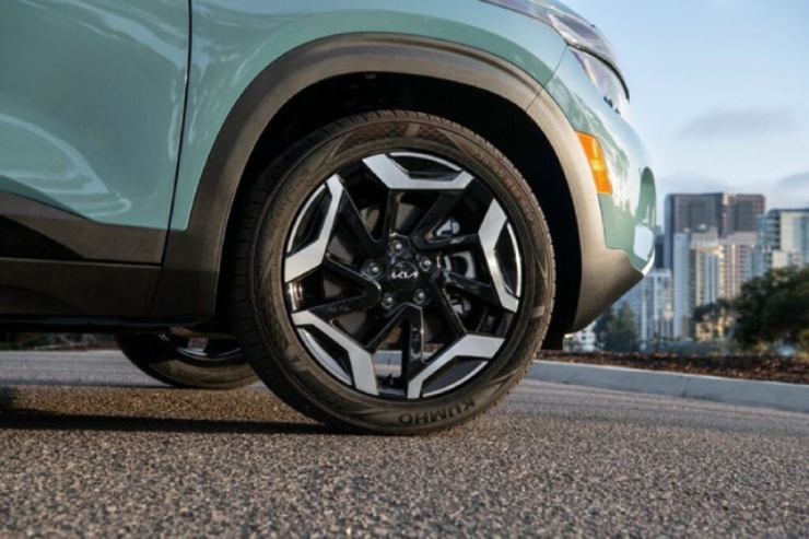 Kia Seltos Turbo: "Quái vật" đường phố hay "cú lừa" công nghệ? - 4