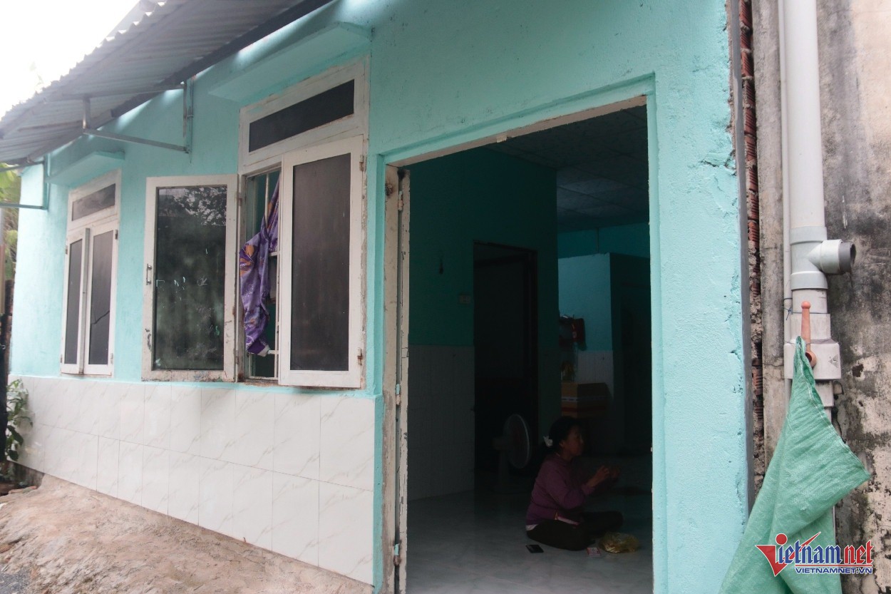 Ngọc Tâm Tâm nhiều lần khóc khi tâm sự về cuộc sống vất vả.