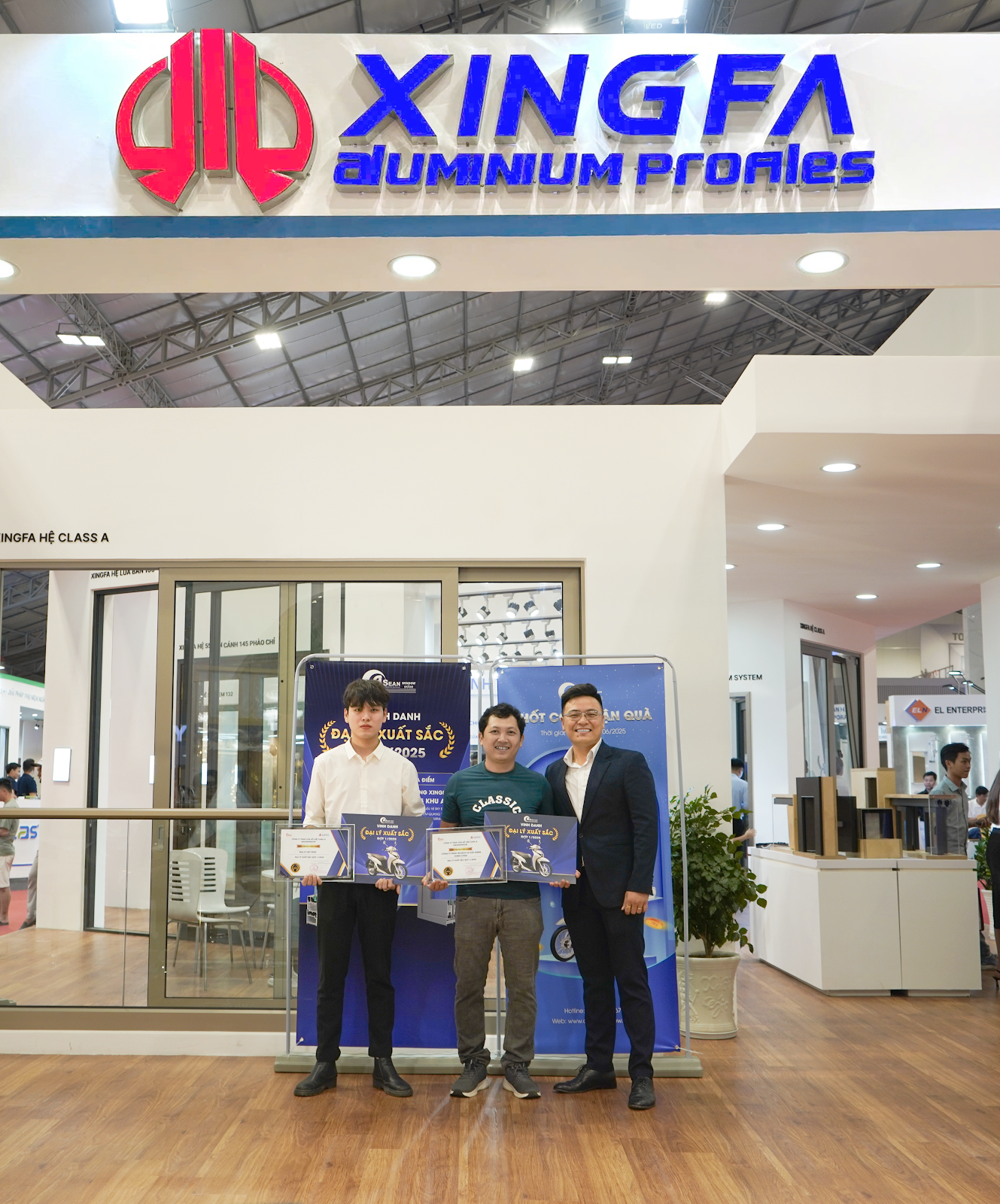 Lễ vinh danh giữa ASEANWINDOW và Đại lý