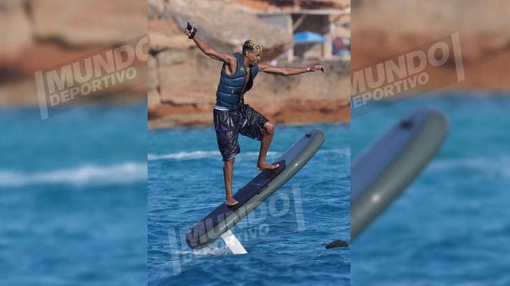 "Tay chơi" Yamal tiếp tục xõa quên lối về, thân mật với người đẹp lạ mặt - 4