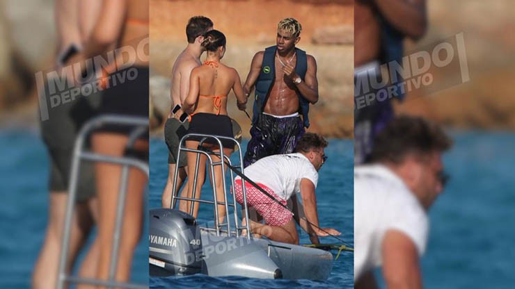 Yamal có hành động thân mật với một cô gái