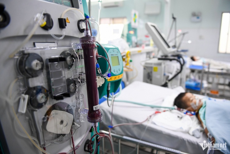 48 giờ mắc tay chân miệng, trẻ ngưng thở, lọc máu khẩn ở bệnh viện tuyến cuối - 7