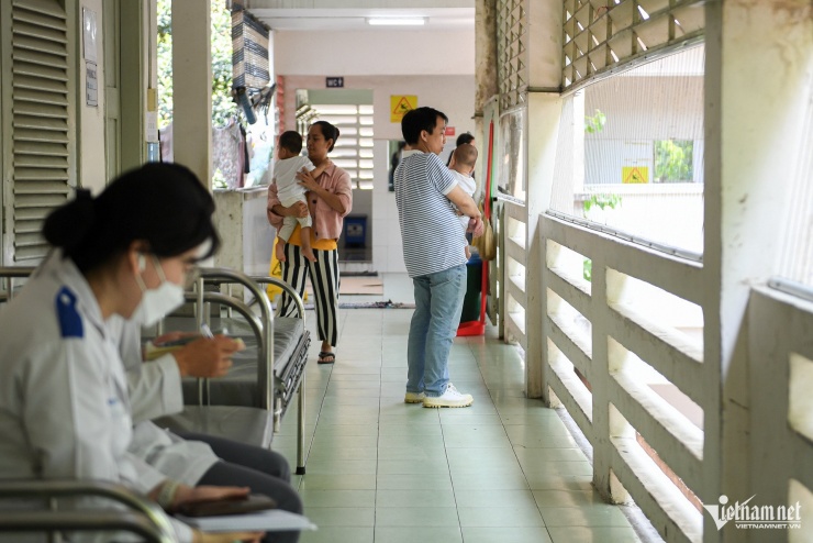 48 giờ mắc tay chân miệng, trẻ ngưng thở, lọc máu khẩn ở bệnh viện tuyến cuối - 10