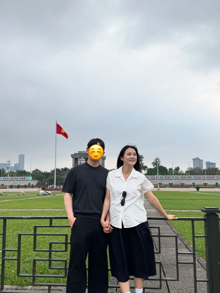 Sao 'Mặt trăng ôm mặt trời' ăn gỏi cuốn, uống cà phê cốt dừa ở Hà Nội - 2