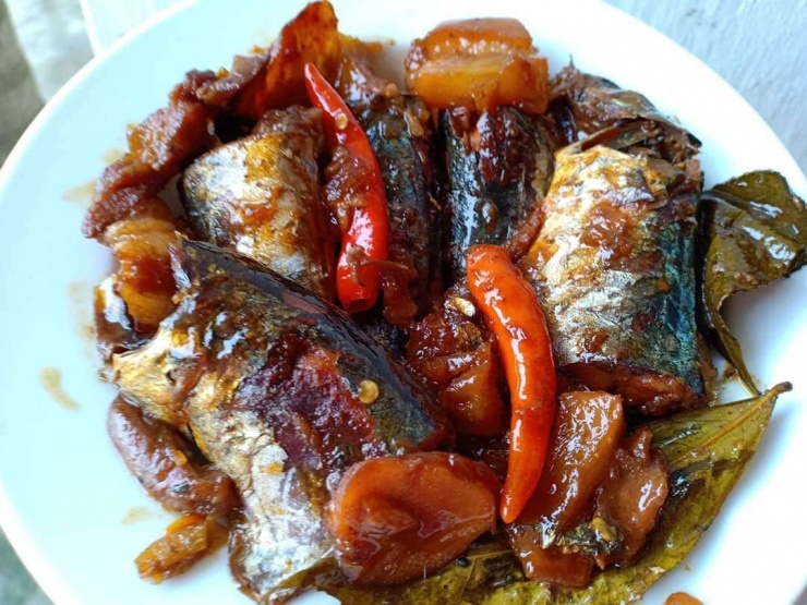 Khi kho cá, chỉ cần bỏ qua một vài bước nhỏ trong khâu sơ chế hay sử dụng gia vị, thành phẩm có thể mất đi hương vị hấp dẫn vốn có.