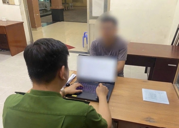 "Đầu bạc" ẩu đả "đầu xanh" chỉ vì xin mà không được nhường đường - 2