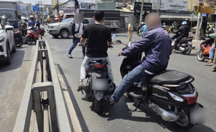 Cơ quan Cảnh sát điều tra dựng lại hiện trường, củng cố hồ sơ khởi tố cả 2 về hành vi "gây rối trật tự công cộng"