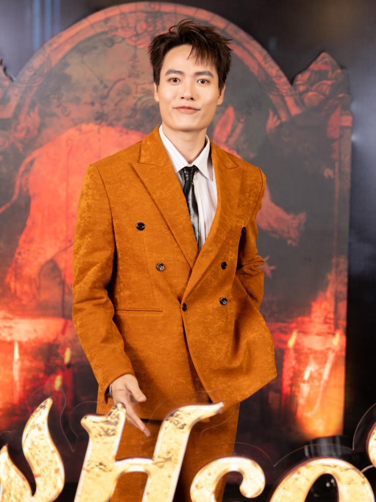 Võ Tấn Phát gần đây có vai trong nhiều phim điện ảnh. Ở dự án này, anh đóng chủ kênh TikTok 'Người chết kể chuyện', góp phần dẫn dắt mạch phim.