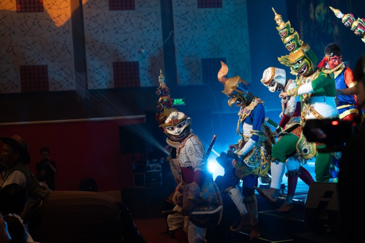 Ốc Thanh Vân gây chú ý khi nhuộm da nâu - 9