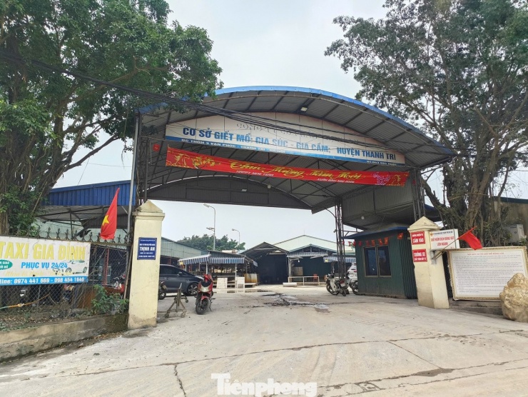 Trạm kiểm dịch đặt phía ngoài cơ sở giết mổ gia súc, gia cầm. Ảnh: Thanh Hà