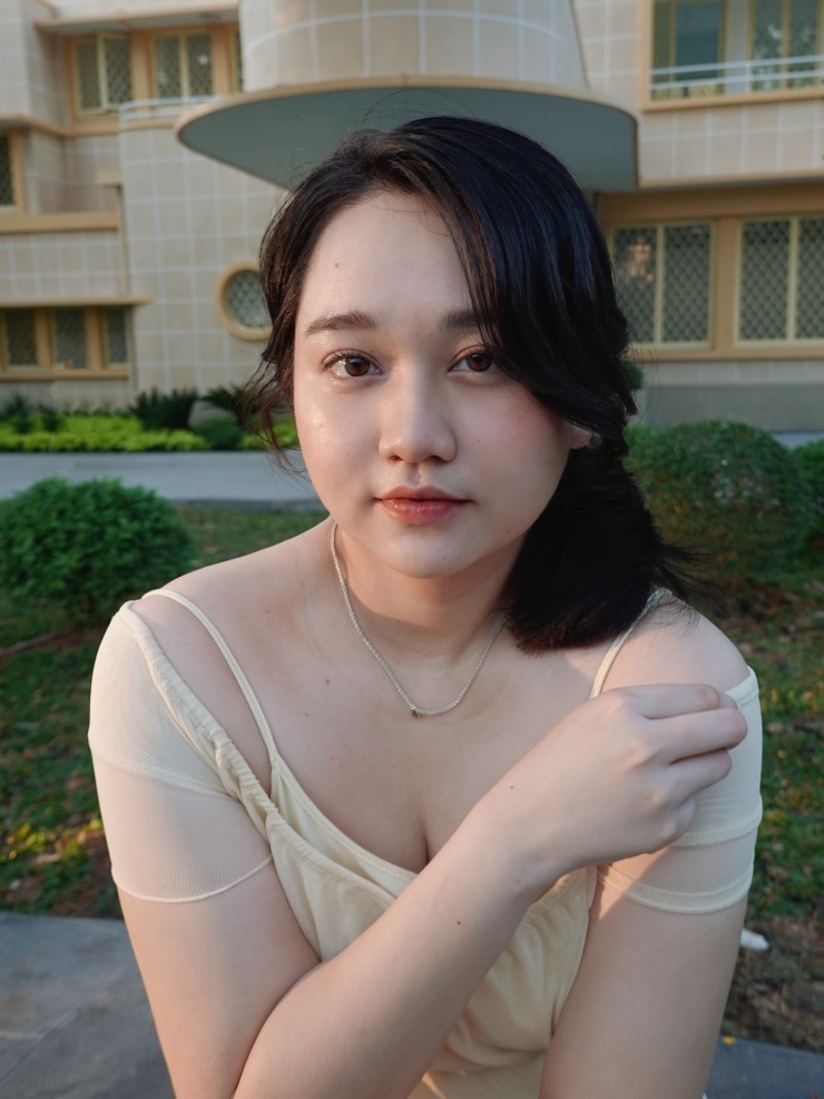 Mới đây, Trúc Anh chia sẻ khoảnh khắc "đắm mình trong ánh nắng" nhưng điều khiến fan chú ý là ngoại hình của nữ diễn viên "Mắt biếc".