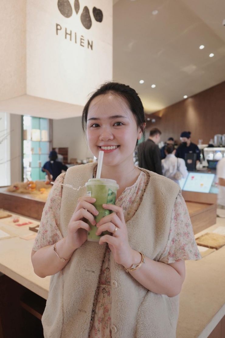 Vốn yêu thích trang sức từ các thương hiệu lớn, ngoài chiếc vòng cổ trên, Quỳnh Anh còn có nhiều món phụ kiện bằng vàng, kim cương và đá quý khác.