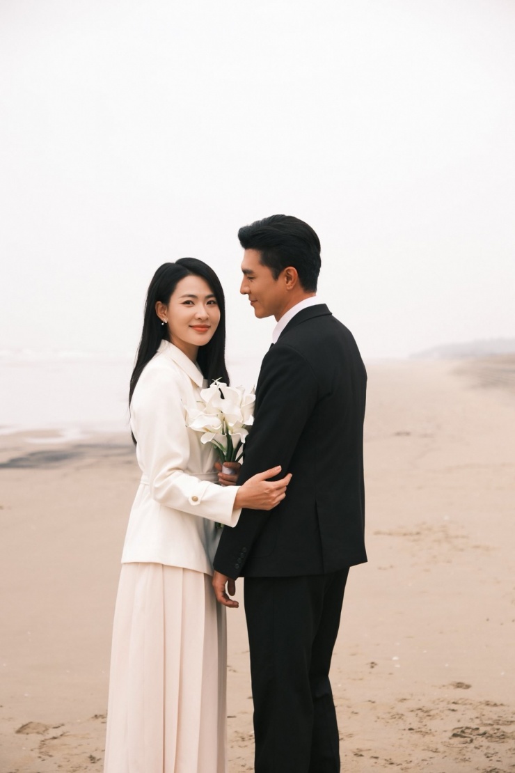 Steven Nguyễn cũng nhận nhiều lời khen khi vào vai Trung tá Đào Minh Kiên – Phó trưởng Phòng cháy nổ và sập đổ công trình thuộc Cục cứu hộ, cứu nạn. Nam diễn viên ghi điểm nhờ lối diễn xuất toát lên vẻ điềm tĩnh, bản lĩnh của một người lính nhưng vẫn khắc họa rõ chiều sâu nội tâm trong những phân đoạn tình cảm.