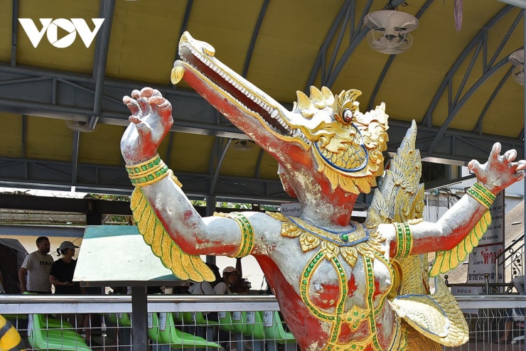 Tuy nhiên, hiện nay du khách không đủ sức khỏe có thể lựa chọn lên núi bằng cáp treo.