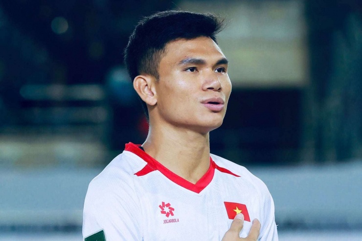 Hậu vệ Hà Nội FC: Từng “nghèo nhất” U23 Việt Nam, bứt phá và hôn nhân viên mãn - 8