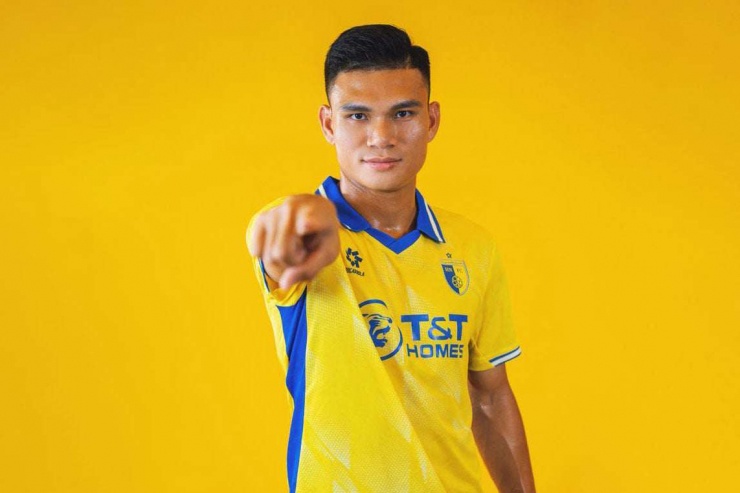 Hậu vệ Hà Nội FC: Từng “nghèo nhất” U23 Việt Nam, bứt phá và hôn nhân viên mãn - 9