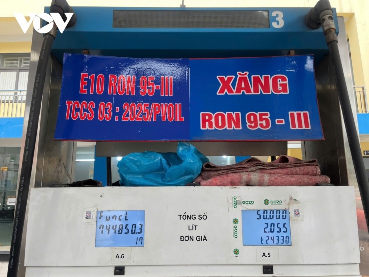 Sử dụng xăng E10 để tiết kiệm chi phí khi giá xăng dầu leo thang thời gian qua.