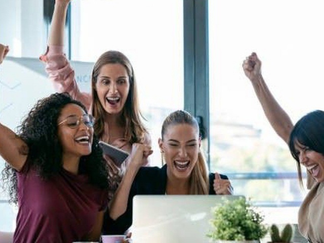 4 kiểu đồng nghiệp tưởng là thân thiết ai ngờ kéo bạn vào 'drama' lúc nào không hay