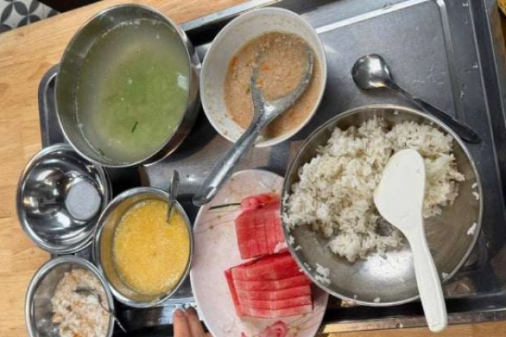 Phụ huynh "tố" suất ăn bán trú của con "nghèo dinh dưỡng", Trường mầm non Việt Ý 1 nói gì