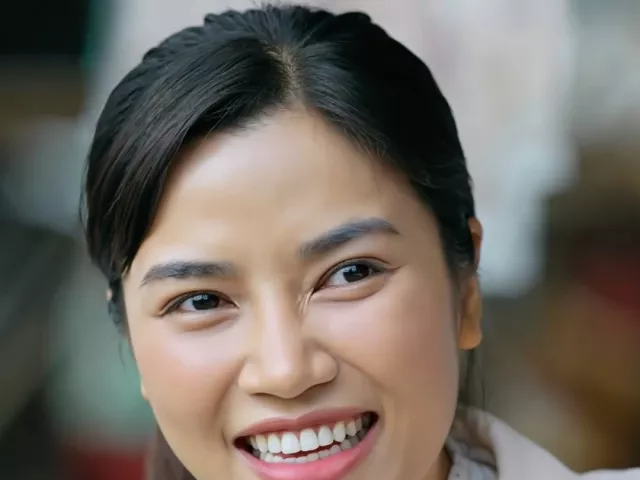 Cô gái làng chài cứu cả bộ phim Việt giờ vàng