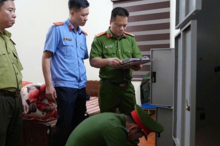 Cận cảnh khám xét, bắt giữ nhiều cán bộ liên quan đến nhóm “xã hội đen” núp bóng doanh nghiệp