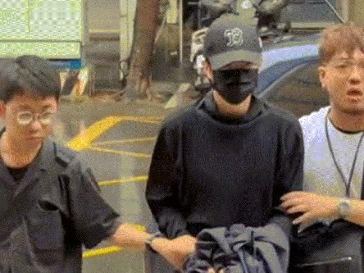 Bắt khẩn cấp nam ca sĩ 37 tuổi vì nghi trốn nghĩa vụ quân sự