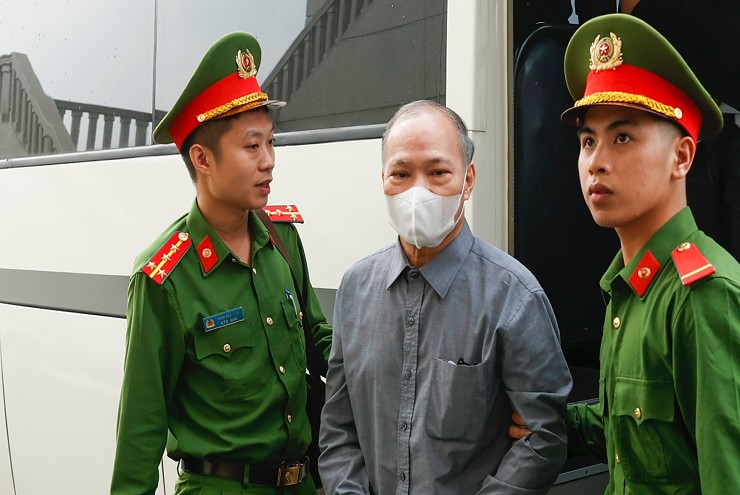 Cựu Thứ trưởng hối hận vì trót phạm sai lầm trong 'giây phút không chín chắn'