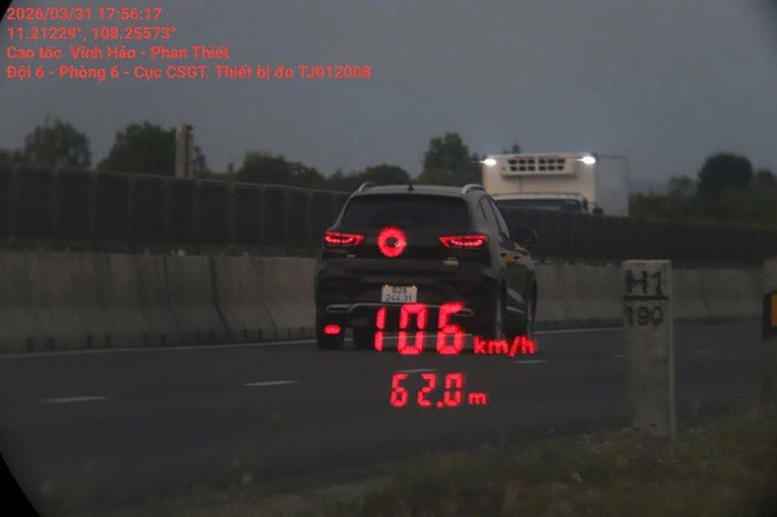 CSGT ghi nhận ô tô của bà C. chạy quá tốc độ trên cao tốc. Ảnh: CSGT