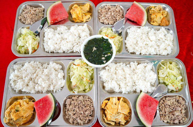 Một suất ăn bán trú của học sinh tại một trường tiểu học trên địa bàn Hà Nội. Ảnh minh họa.