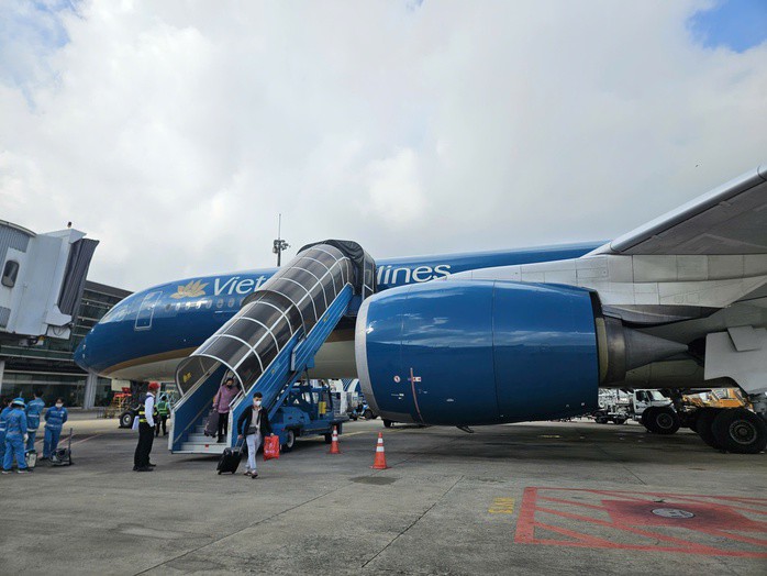 Hàng không cắt giảm đường bay, tăng giá vé đã ảnh hưởng lớn đến hoạt động du lịch và đi lại của người dân