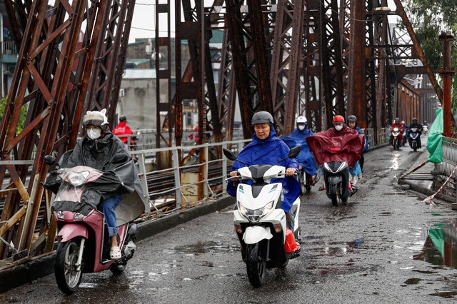 Đề phòng các đợt không khí lạnh gây dông lốc, mưa đá.