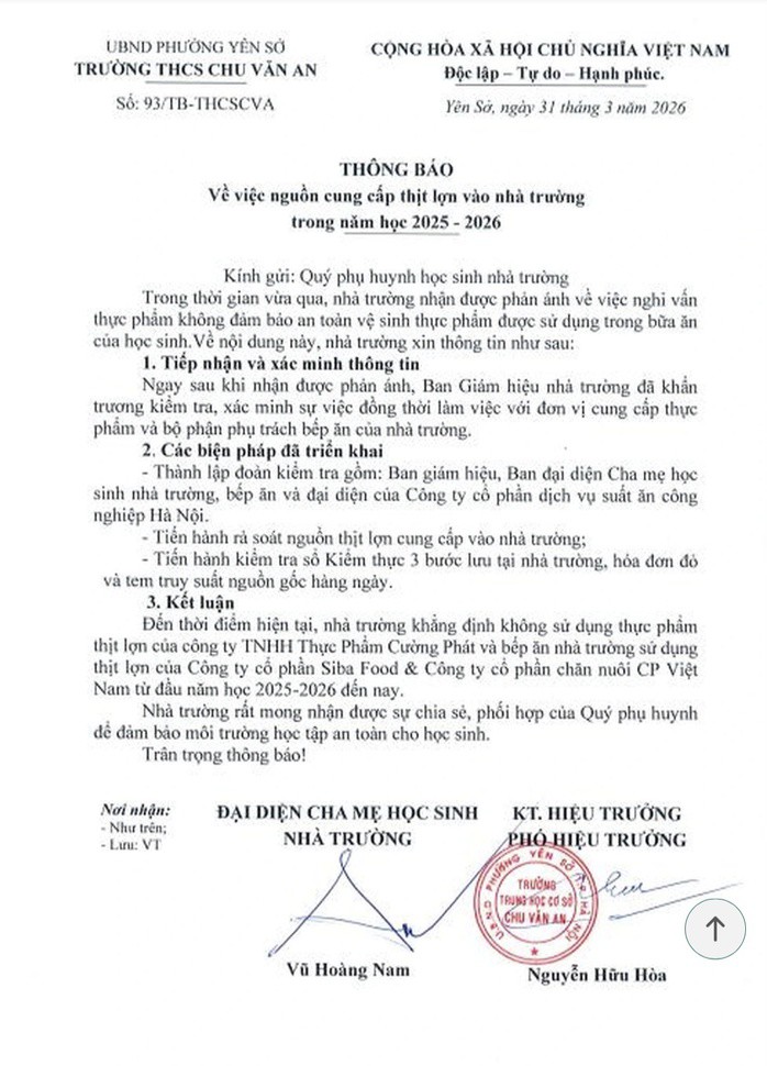 Thông báo của Trường THCS Chu Văn An (xã Yên Sở) phủ nhận sử dụng thịt heo bệnh (Ảnh: Phụ huynh cung cấp).