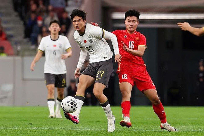 U23 Việt Nam (phải) để thua tối thiểu chủ nhà Trung Quốc ở lượt cuối (Ảnh: 163 Sports)