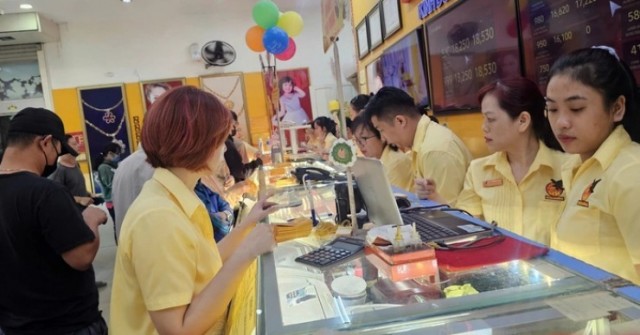 Giá vàng tăng mạnh, nhiều người tiếc nuối vì mấ...