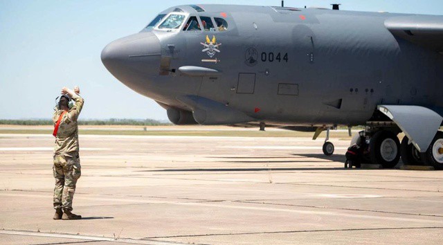 Bị Tây Ban Nha 'cấm cửa' không phận oanh tạc cơ khiến Mỹ khó tấn công Iran - 1