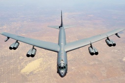 Mỹ bắt đầu triển khai oanh tạc cơ B-52 trên bầu trời Iran