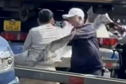 "Đầu bạc" ẩu đả "đầu xanh" chỉ vì xin mà không được nhường đường