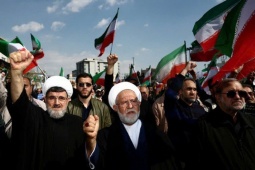 Ông Donald Trump nói "tổng thống chế độ mới" của Iran đề nghị ngừng bắn