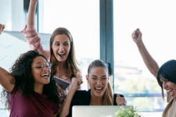 4 kiểu đồng nghiệp tưởng là thân thiết ai ngờ kéo bạn vào 'drama' lúc nào không hay