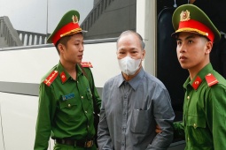 Cựu Thứ trưởng hối hận vì trót phạm sai lầm trong 'giây phút không chín chắn'