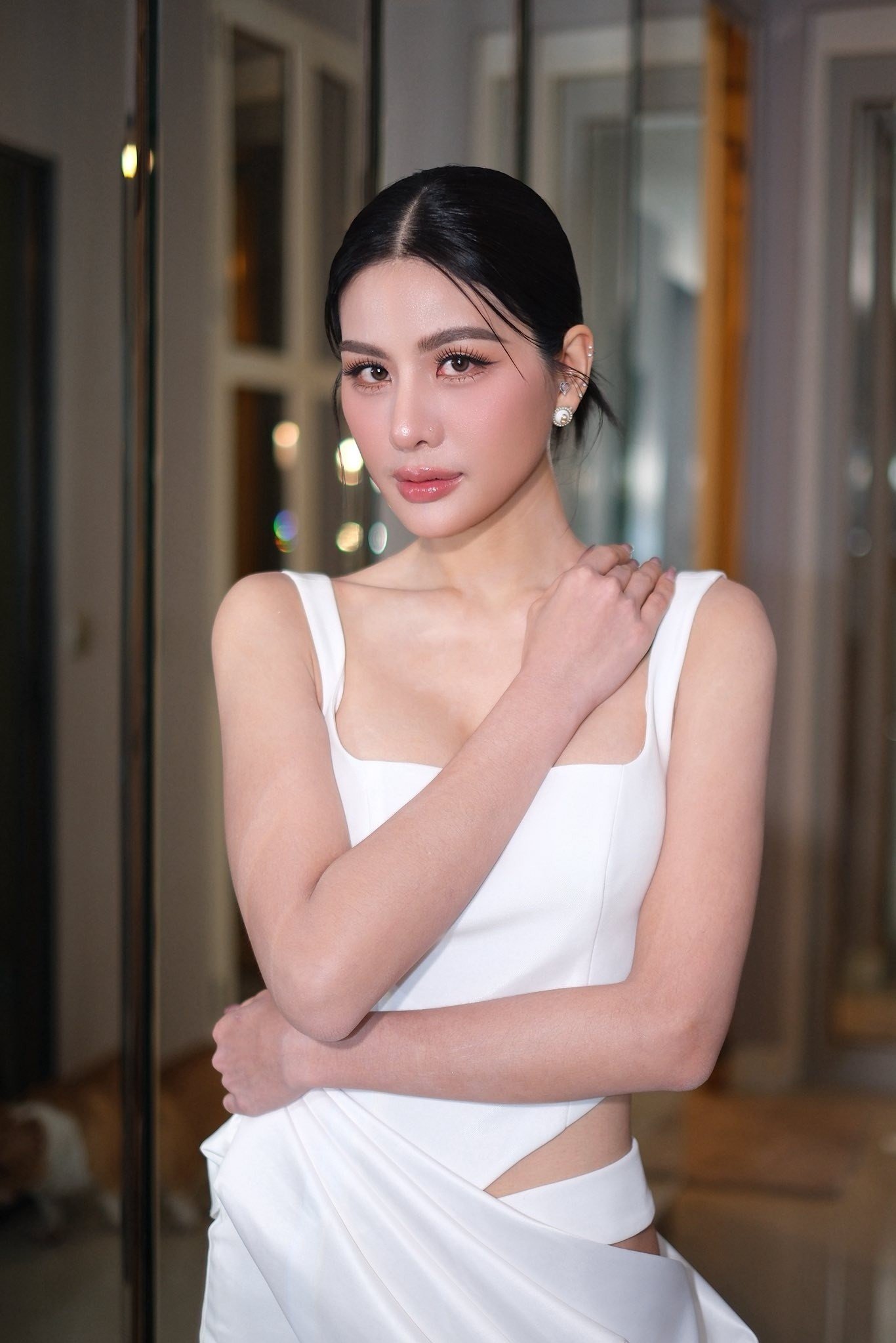 Tiết lộ sốc của nữ ca sĩ 32 tuổi vừa đăng quang Hoa hậu Hòa bình Thái Lan - 4